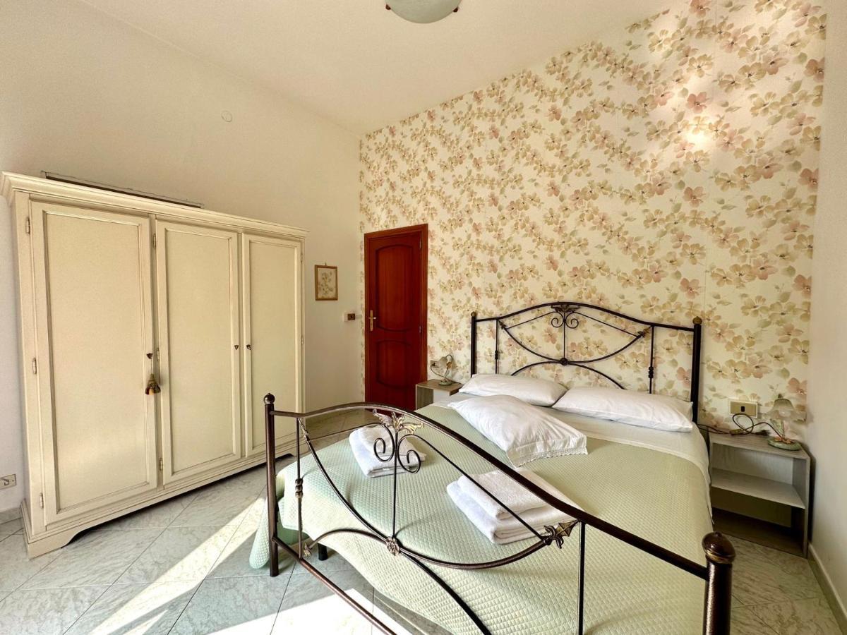 Family Relax Caracciolo Bed and Breakfast Neapel Exteriör bild